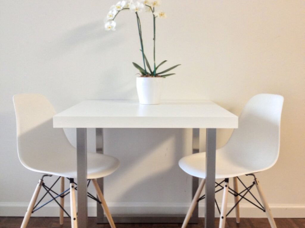 Dresser une table claire et lumineuse