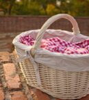 Panier en osier blanc doublé vichy