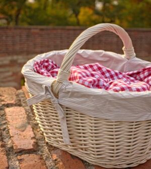 Panier en osier blanc doublé vichy